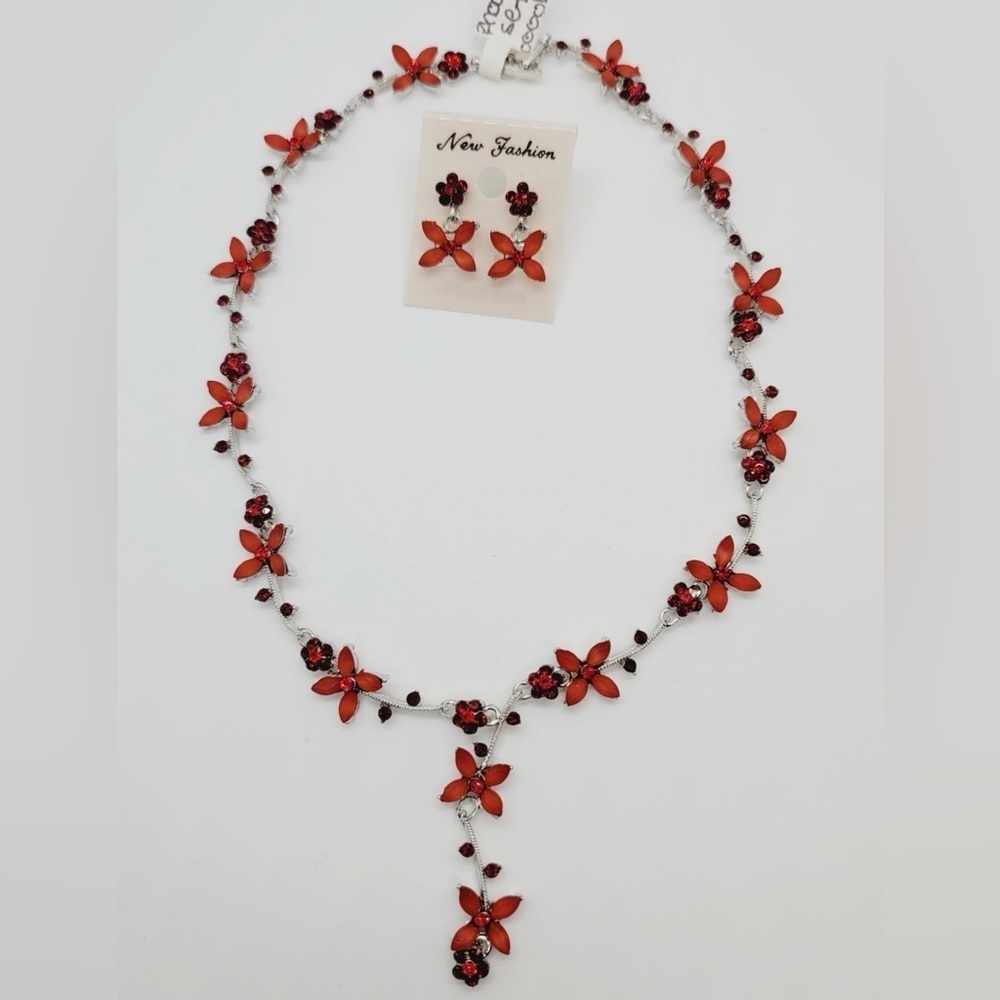 Rhodium plated Cubic Zirconia necklace and earrings set